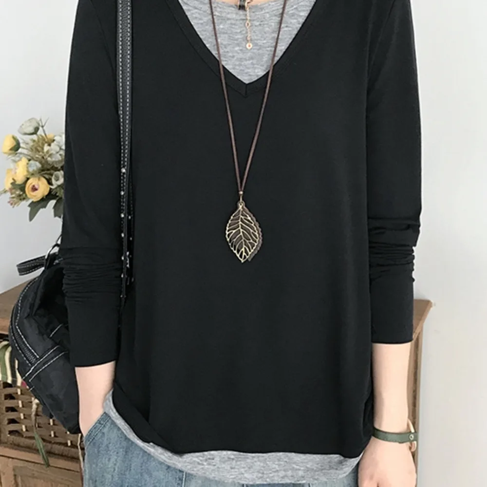 Футболка женская демисезонная с V-образным вырезом и длинным рукавом
Футболка женская демисезонная с V-образным вырезом и длинным рукавом