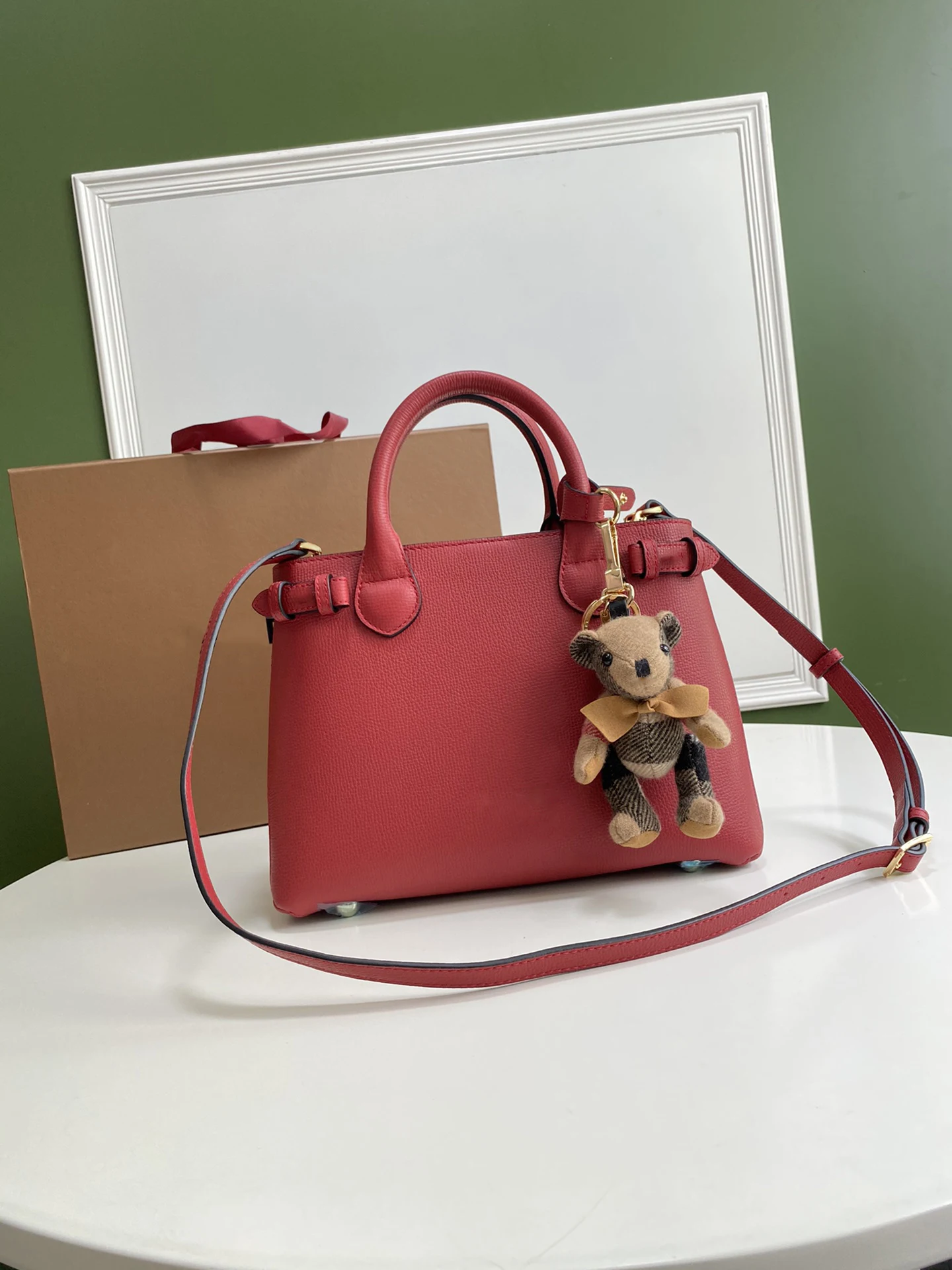 Original Leather Book Tote Bags for Women Top Designer Luxury Handbags Lady's New Fashion Purse High Quality Shopping Bag
Original Leather Book Tote Bags for Women Top Designer Luxury Handbags Lady's New Fashion Purse High Quality Shopping Bag
