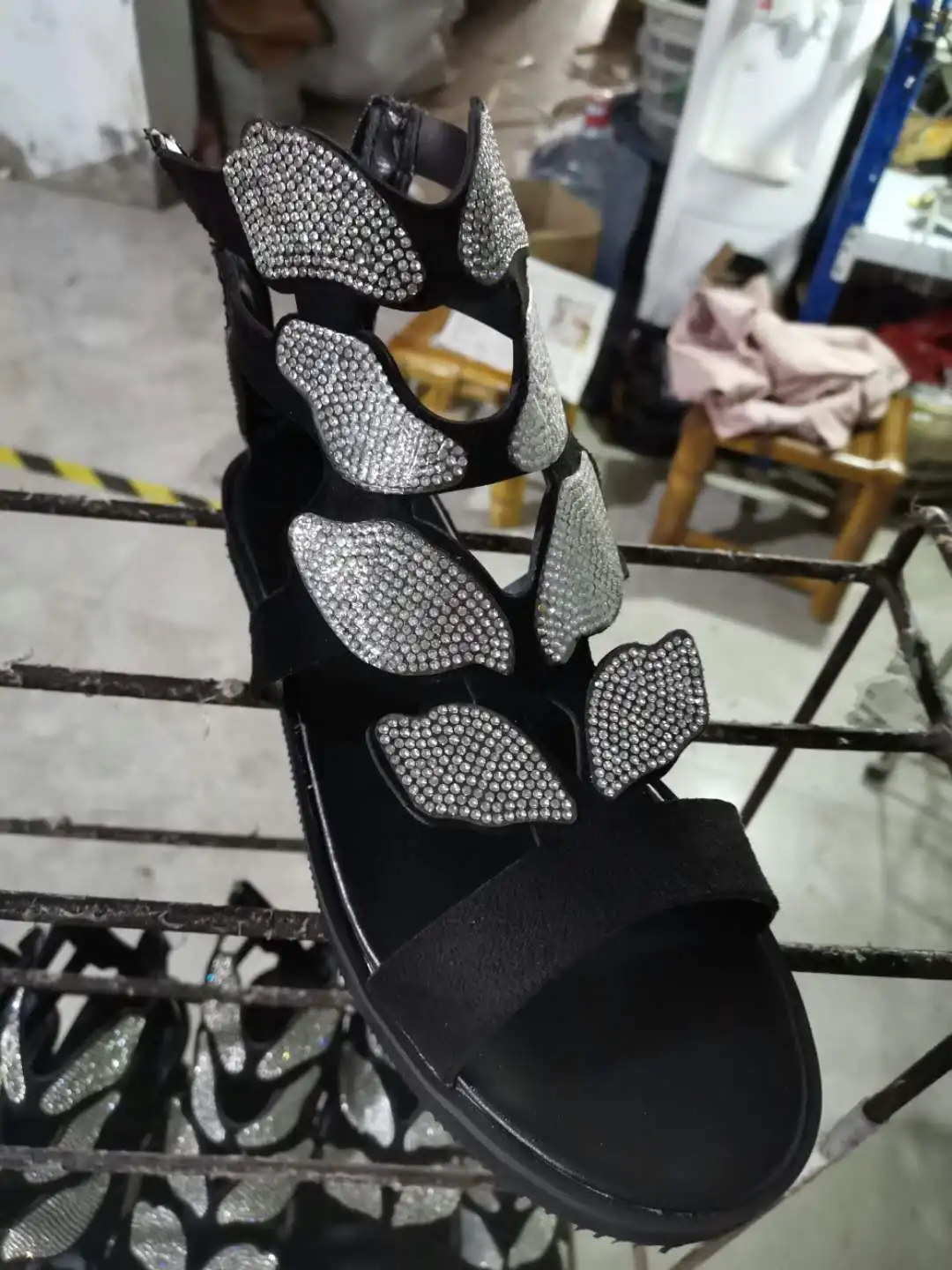 Women's Soft Rhinestone Sandals Non-slip Foam Sole Durable Outdoor Beach Spring/Summer 2021 New Butterfly Rhinestone Sandals
Women's Soft Rhinestone Sandals Non-slip Foam Sole Durable Outdoor Beach Spring/Summer 2021 New Butterfly Rhinestone Sandals