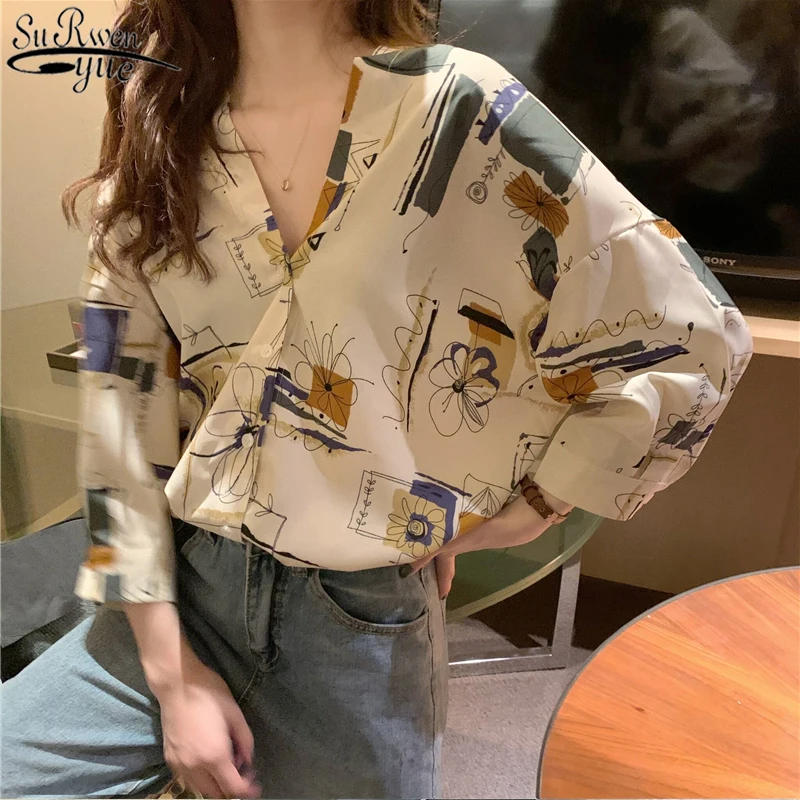 Japanese Street Wear Women Tops Loose Elegant Print V-neck Three Quarter Sleeve Blouse Ladies Blouse Women Clothes 10198
Japanese Street Wear Women Tops Loose Elegant Print V-neck Three Quarter Sleeve Blouse Ladies Blouse Women Clothes 10198