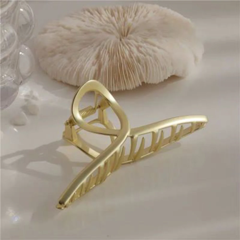 Fashion Women Hair Claws Hair Crab Clamp Hairgrip Matte Metal Hair Clip Claw Hairdressing Tool Hair Accessories For Women Party
Fashion Women Hair Claws Hair Crab Clamp Hairgrip Matte Metal Hair Clip Claw Hairdressing Tool Hair Accessories For Women Party