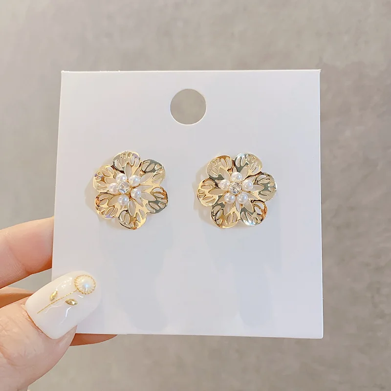 2021 New Flower Pearl Stud Earrings Heart-shaped Rhinestone Pearl Earring Women Girl Party Personality Temperament Jewelry Gift
2021 New Flower Pearl Stud Earrings Heart-shaped Rhinestone Pearl Earring Women Girl Party Personality Temperament Jewelry Gift