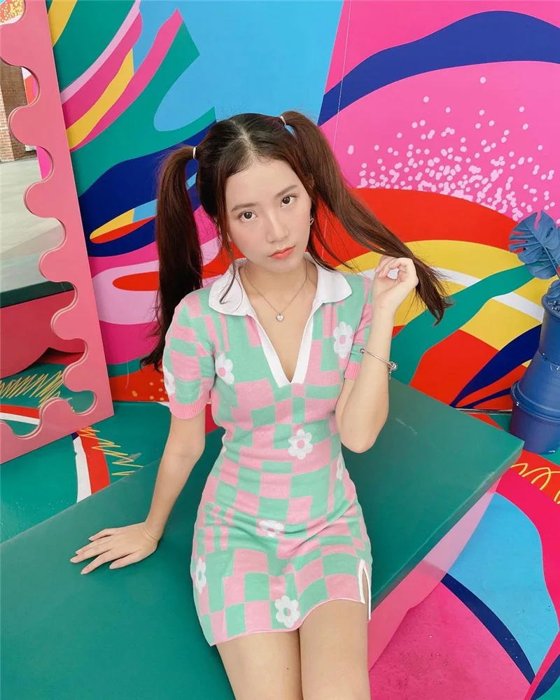 2021 New Women’s Casual Short Sleeve Knitted Dress Fashion Flower Plaid Lapel Split Short Dress
2021 New Women’s Casual Short Sleeve Knitted Dress Fashion Flower Plaid Lapel Split Short Dress
