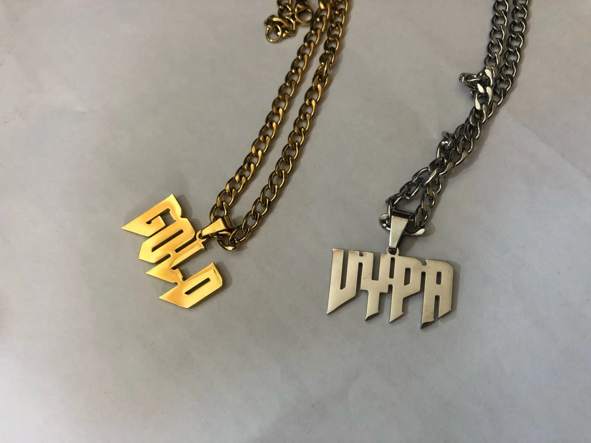Customized Name Necklaces Su Misura Pendenti e Ciondoli Cuban Steel Chain Nameplate Pendant Necklace Jewelry Bijoux Femme Gift
Customized Name Necklaces Su Misura Pendenti e Ciondoli Cuban Steel Chain Nameplate Pendant Necklace Jewelry Bijoux Femme Gift