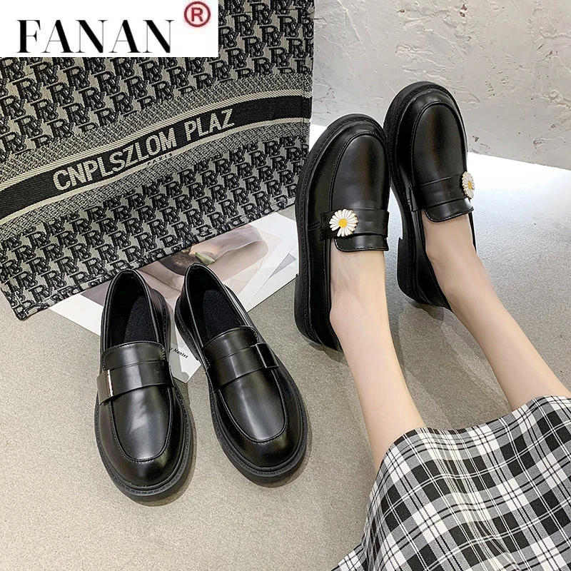 2021 new spring and autumn all-match small daisy British retro black thick-soled large size flat small leather shoes
2021 new spring and autumn all-match small daisy British retro black thick-soled large size flat small leather shoes