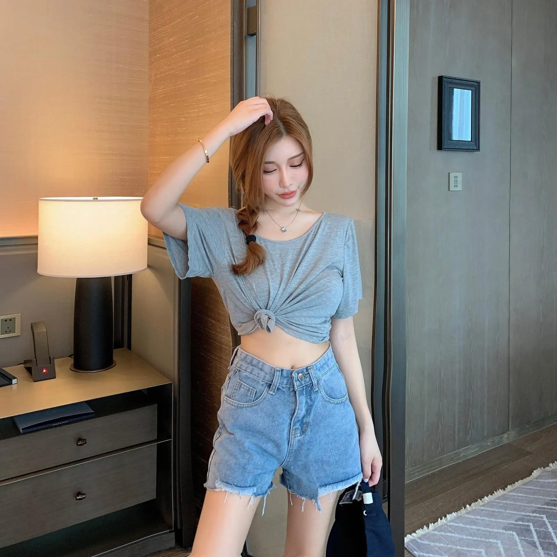 Summer Shorts Female Love Hot Pants High Waist Was Thin Irregular Raw Edge Denim Shorts All-match Female Pants
Summer Shorts Female Love Hot Pants High Waist Was Thin Irregular Raw Edge Denim Shorts All-match Female Pants