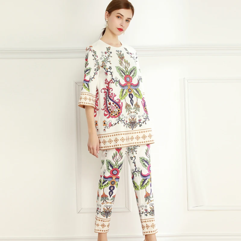 2021 Весна с круглым вырезом тяжелое вышитое бисером с принтом Топ и укороченные брюки комплект
2021 Весна с круглым вырезом тяжелое вышитое бисером с принтом Топ и укороченные брюки комплект