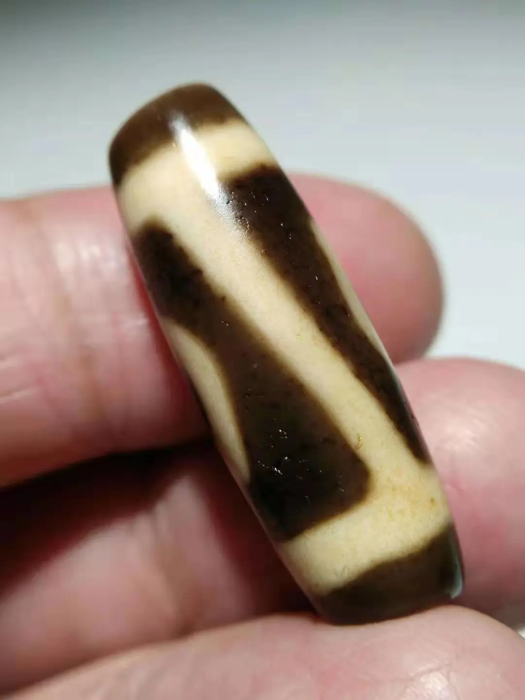 202102 Two Eyed Dzi Tibet natural High luster Naturally formed patina smooth Weathered pattern Tooth yellow gemstone
202102 Two Eyed Dzi Tibet natural High luster Naturally formed patina smooth Weathered pattern Tooth yellow gemstone