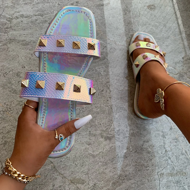 2021 summer new fashion sexy laser rivets Roman style open-toed flat-bottomed outdoor women's slippers beach slippers
2021 summer new fashion sexy laser rivets Roman style open-toed flat-bottomed outdoor women's slippers beach slippers