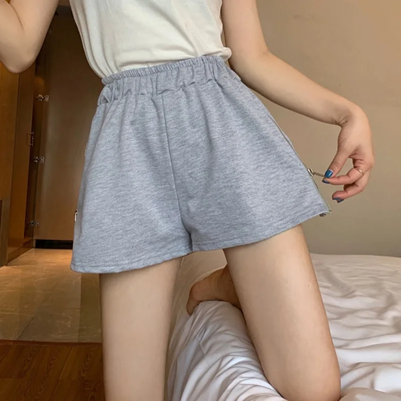 Korean Style Summer Wide Leg Loose Solid Color High Waist Zipper Decoration Casual Fashion Women Shorts Fast Drop Shipping
Korean Style Summer Wide Leg Loose Solid Color High Waist Zipper Decoration Casual Fashion Women Shorts Fast Drop Shipping