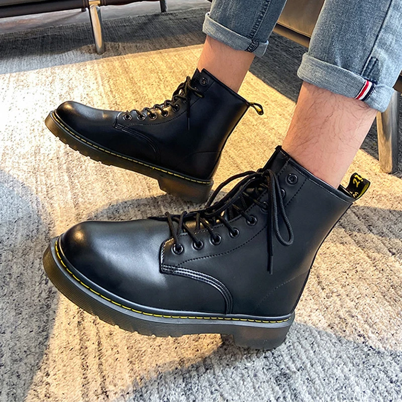 2021 Autumn And Winter New Fashion Trend Martin Men's Boots High-Top British Style Korean Tooling Versatile Couple Leather Shoes
2021 Autumn And Winter New Fashion Trend Martin Men's Boots High-Top British Style Korean Tooling Versatile Couple Leather Shoes