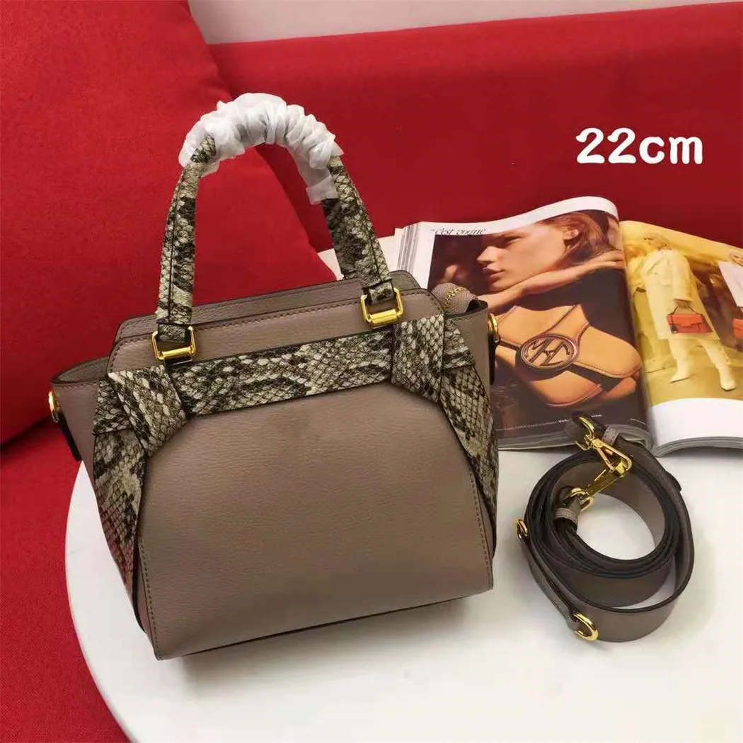Women's leather luxury handbag brand fashion shoulder bag messenger bag ladies designer classic handbag 2021 new handbag
Women's leather luxury handbag brand fashion shoulder bag messenger bag ladies designer classic handbag 2021 new handbag