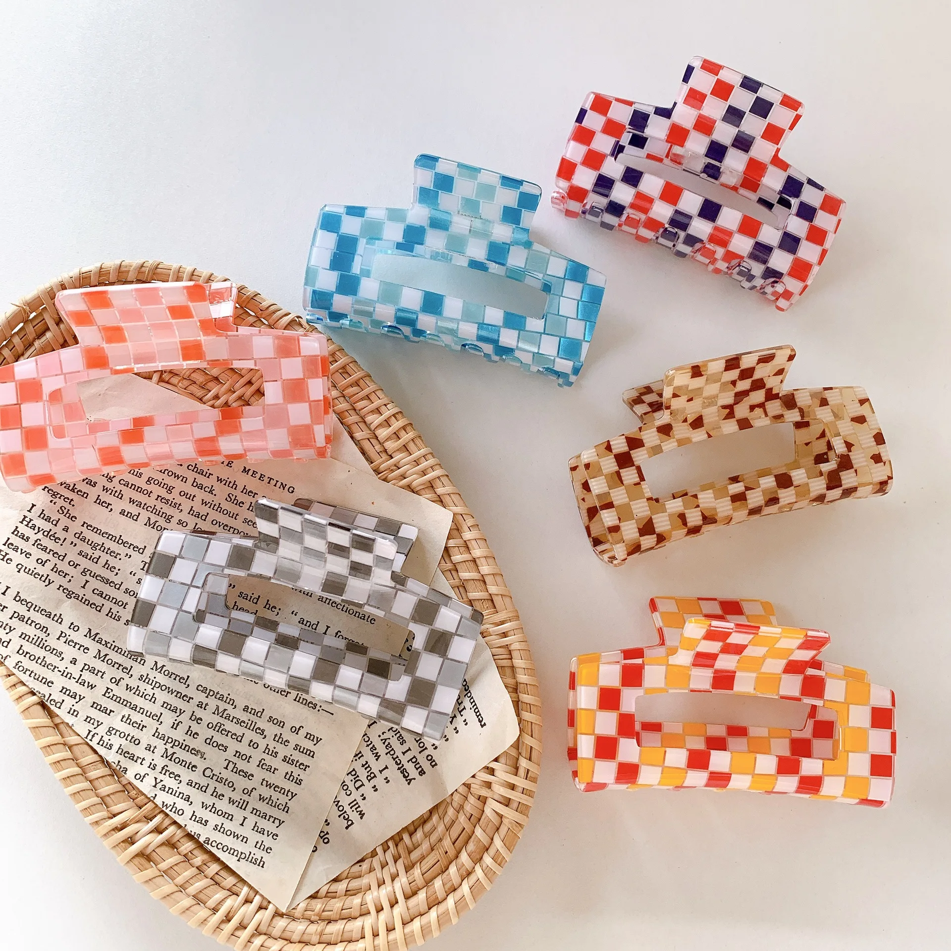 7.5cm Middle Flap Hair Claws Elegant Plaid Plastic Hairpins Barrette Crab Hair Clips Headwear for Women Girls Hair Accessories
7.5cm Middle Flap Hair Claws Elegant Plaid Plastic Hairpins Barrette Crab Hair Clips Headwear for Women Girls Hair Accessories