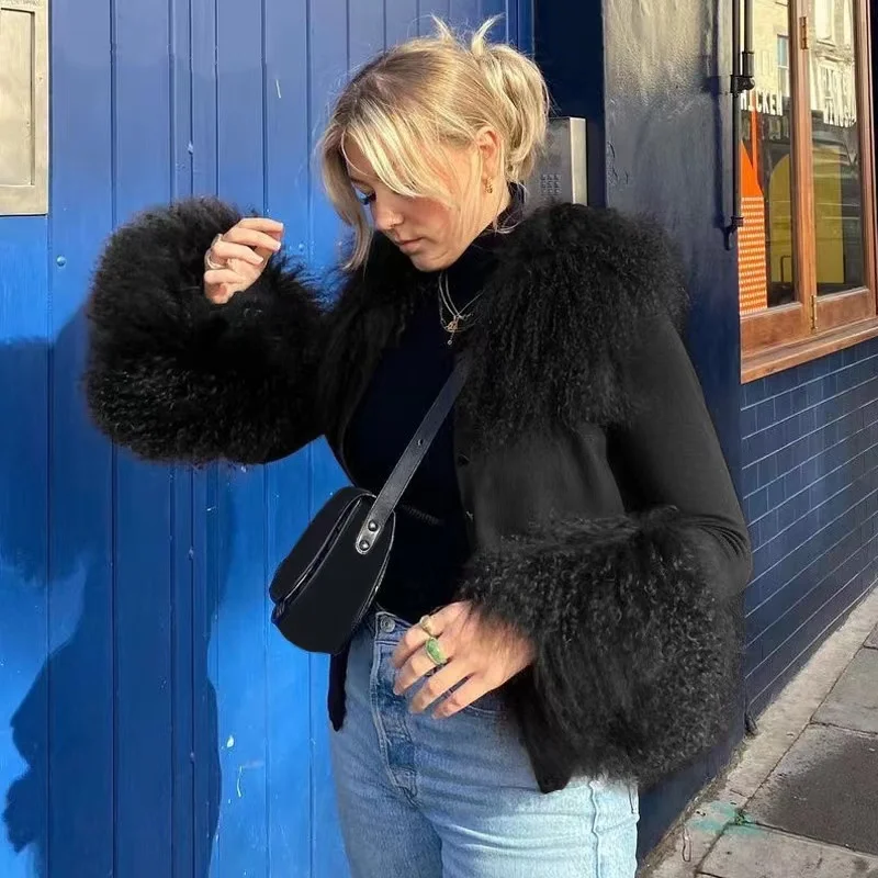 Vintage Elegant Knitted Cropped Top Cardigan Fuzzy Collar Black White Warm Sweaters Women Knitwear Party 2000s Aesthetic
Vintage Elegant Knitted Cropped Top Cardigan Fuzzy Collar Black White Warm Sweaters Women Knitwear Party 2000s Aesthetic