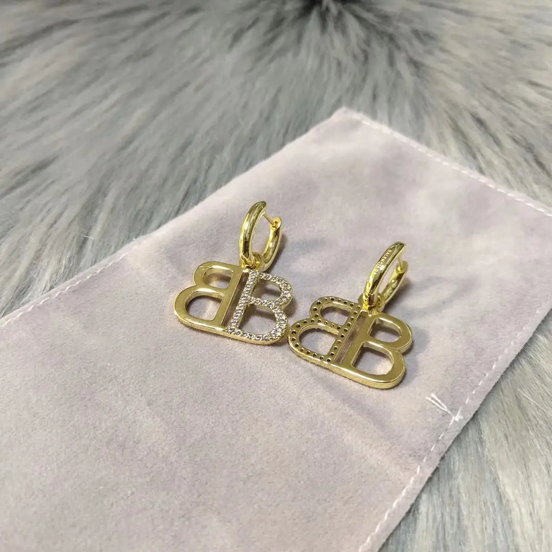 2020 New Paris home European and American retro letter B Earrings female star's fashion personality letter Earrings
2020 New Paris home European and American retro letter B Earrings female star's fashion personality letter Earrings