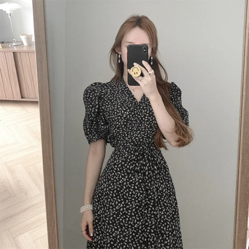 Sweet 2021 Summer Women Midi Dress Print V-neck Lace Up Puff Sleeve Floral Ruffle Dress for Women Vintage Dress Vestidos 15183
Sweet 2021 Summer Women Midi Dress Print V-neck Lace Up Puff Sleeve Floral Ruffle Dress for Women Vintage Dress Vestidos 15183