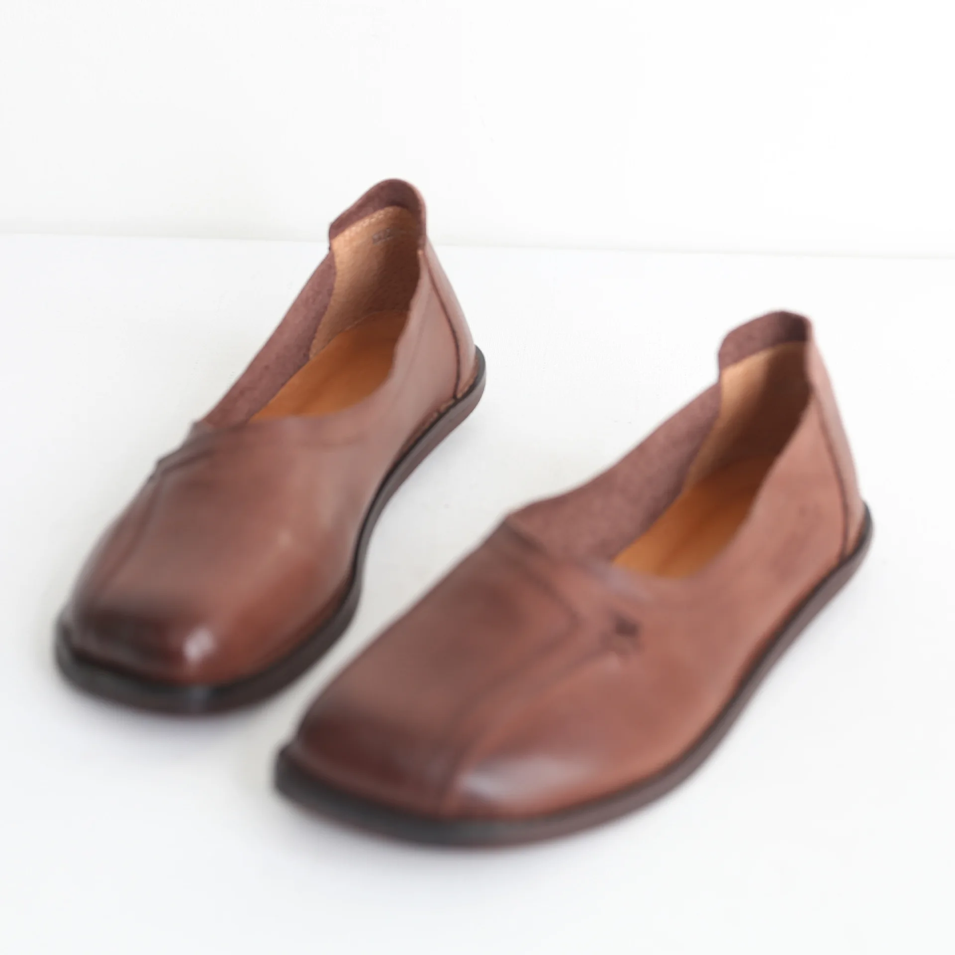 Careaymade-Original women's Cowhide leather retro casual women's hand-made soft soled lazy shoes breathable low heel shoes
Careaymade-Original women's Cowhide leather retro casual women's hand-made soft soled lazy shoes breathable low heel shoes