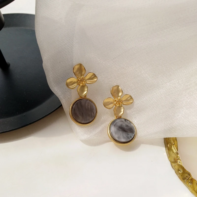 Mihan Modern Jewelry Metal Earrings Popular Design Hot Selling Golden Plating Round Resin Drop Earrings For Girl Gifts
Mihan Modern Jewelry Metal Earrings Popular Design Hot Selling Golden Plating Round Resin Drop Earrings For Girl Gifts