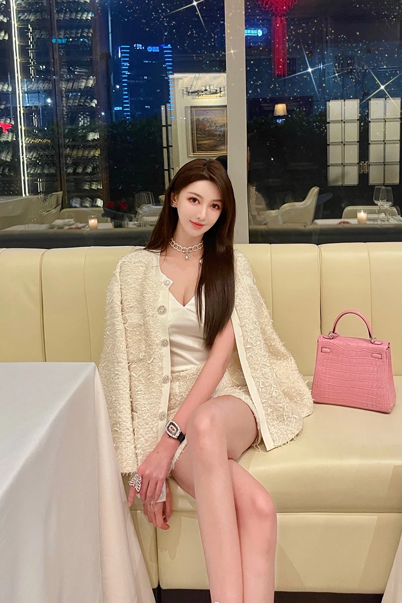 Classic small fragrant wind vest French ladies half skirt early spring all-match coat
Classic small fragrant wind vest French ladies half skirt early spring all-match coat