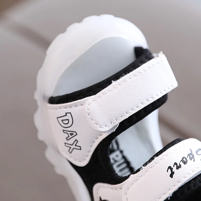 Disney Micky Mouse LED Lighting Kids Sandals Glowing Cute Lovely Summer Shoes Children High Quality Boys Gils Sneakers Toddlers
Disney Micky Mouse LED Lighting Kids Sandals Glowing Cute Lovely Summer Shoes Children High Quality Boys Gils Sneakers Toddlers