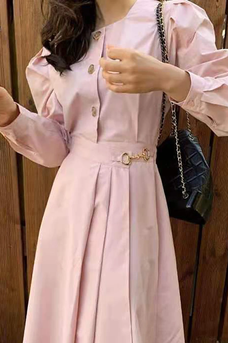 Korean chic French temperament round neck metal chain buckle waist chic three button puff sleeve dress women
Korean chic French temperament round neck metal chain buckle waist chic three button puff sleeve dress women