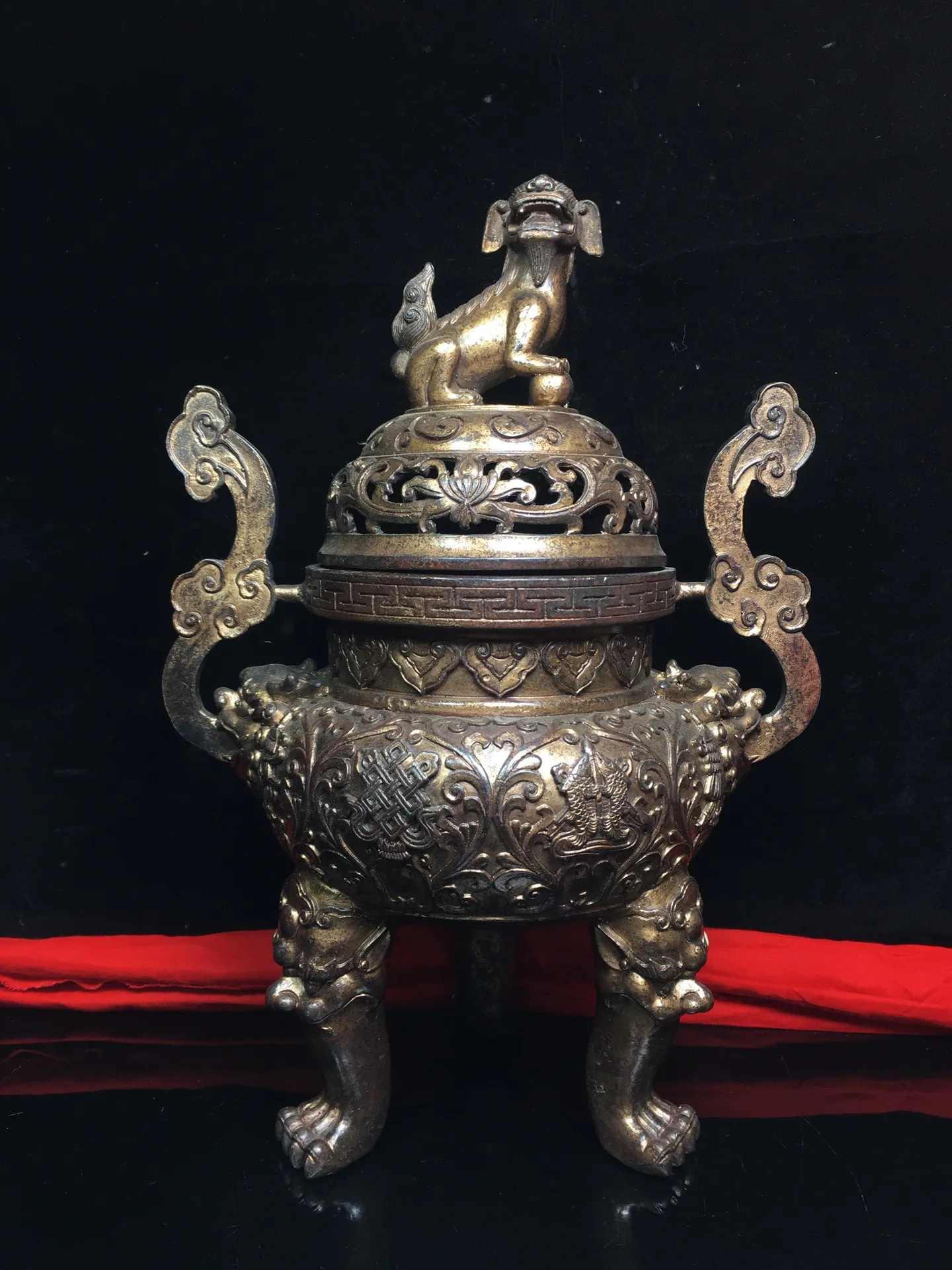 Home Decor 15"Tibet temple Old Bronze Cinnabar Lion cover incense burner Wishful handle Three-legged incense Town House Exorcism
Home Decor 15"Tibet temple Old Bronze Cinnabar Lion cover incense burner Wishful handle Three-legged incense Town House Exorcism