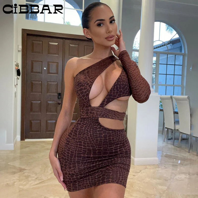 CIBBAR Vintage Print Hollow Out Irregular Mini Dress Women High Street One Shoulder Sexy Cleavage Bodycon Dress Retro Clubwear
CIBBAR Vintage Print Hollow Out Irregular Mini Dress Women High Street One Shoulder Sexy Cleavage Bodycon Dress Retro Clubwear