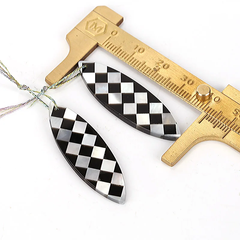 New design! M.O.P and Obsidian Intarsia Gemstone Earrings Bead, 42x13x2mm, 4.8g
New design! M.O.P and Obsidian Intarsia Gemstone Earrings Bead, 42x13x2mm, 4.8g