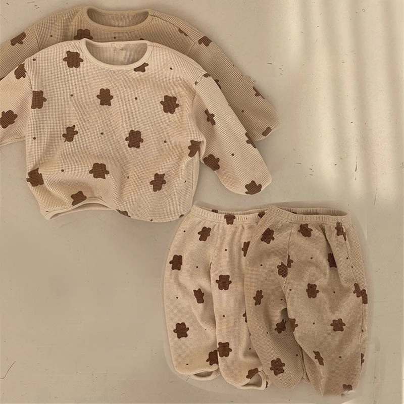 2021 New Korean Children's Clothing Bear Printed Cute Warm Winter Tops Kids Casual Tracksuits Newborn Christmas Costume Suits
2021 New Korean Children's Clothing Bear Printed Cute Warm Winter Tops Kids Casual Tracksuits Newborn Christmas Costume Suits