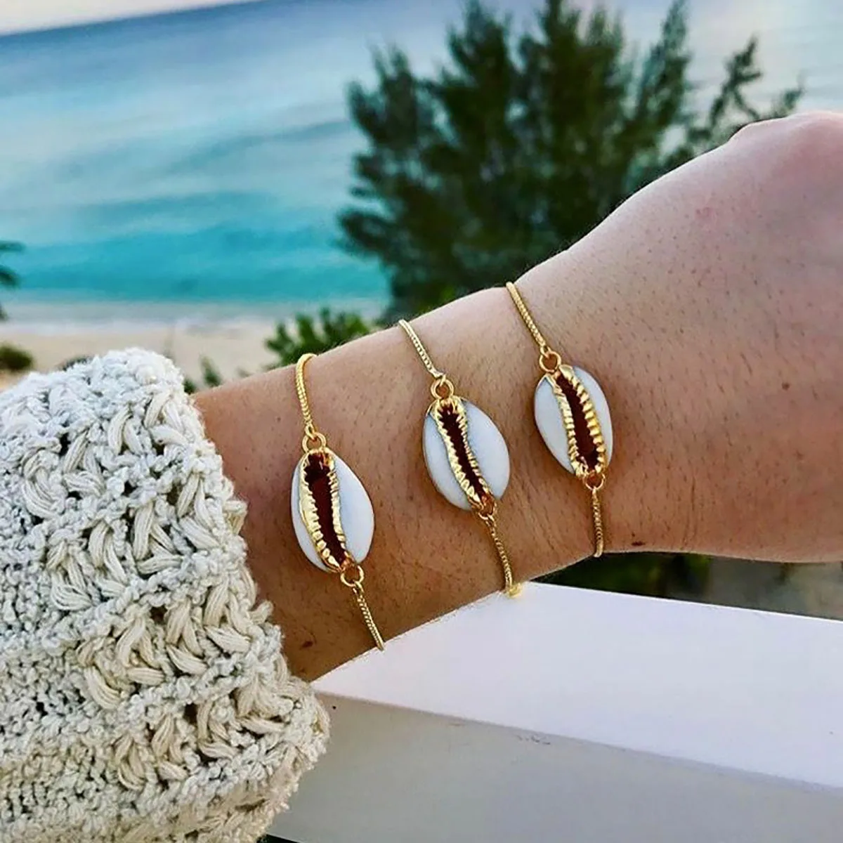 Boho Fashion White Shell Bracelet Women's Retro Simple Adjustable Golden Open Cuff Bracelets Glamour Girl Birthday Party Jewelry
Boho Fashion White Shell Bracelet Women's Retro Simple Adjustable Golden Open Cuff Bracelets Glamour Girl Birthday Party Jewelry