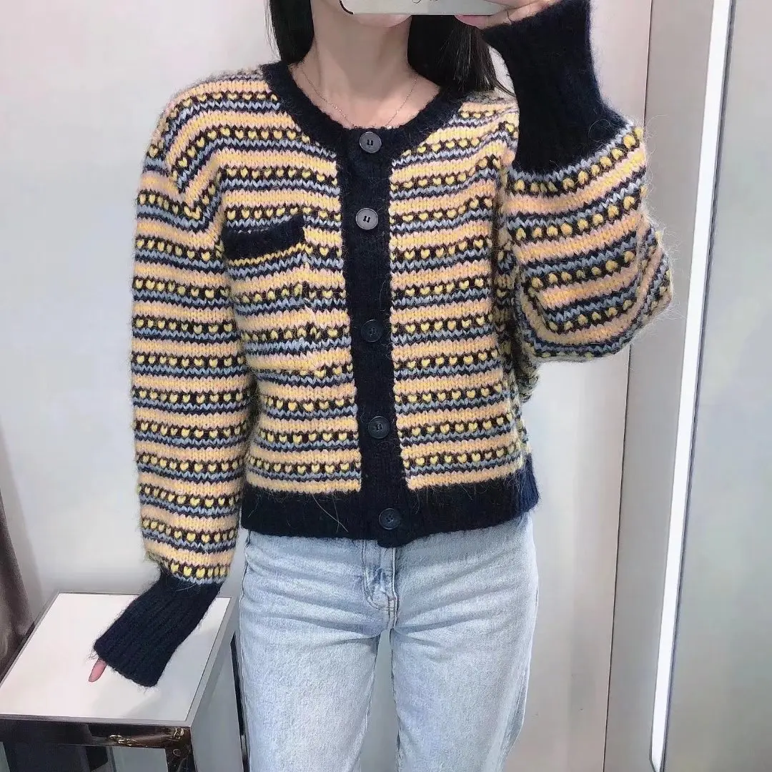 JUNWU Autumn Women Yellow Striped Love Jacquard Design Round Neck Pocket Long-Sleeved Sweater Cardigan Jacket Casual Warm
JUNWU Autumn Women Yellow Striped Love Jacquard Design Round Neck Pocket Long-Sleeved Sweater Cardigan Jacket Casual Warm