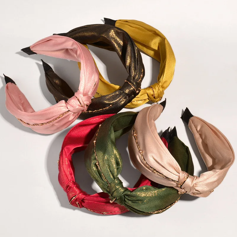 cross-border 2021 new hair accessories metal small chain bright silk wide-brimmed hairband retro wild knotted headband women
cross-border 2021 new hair accessories metal small chain bright silk wide-brimmed hairband retro wild knotted headband women