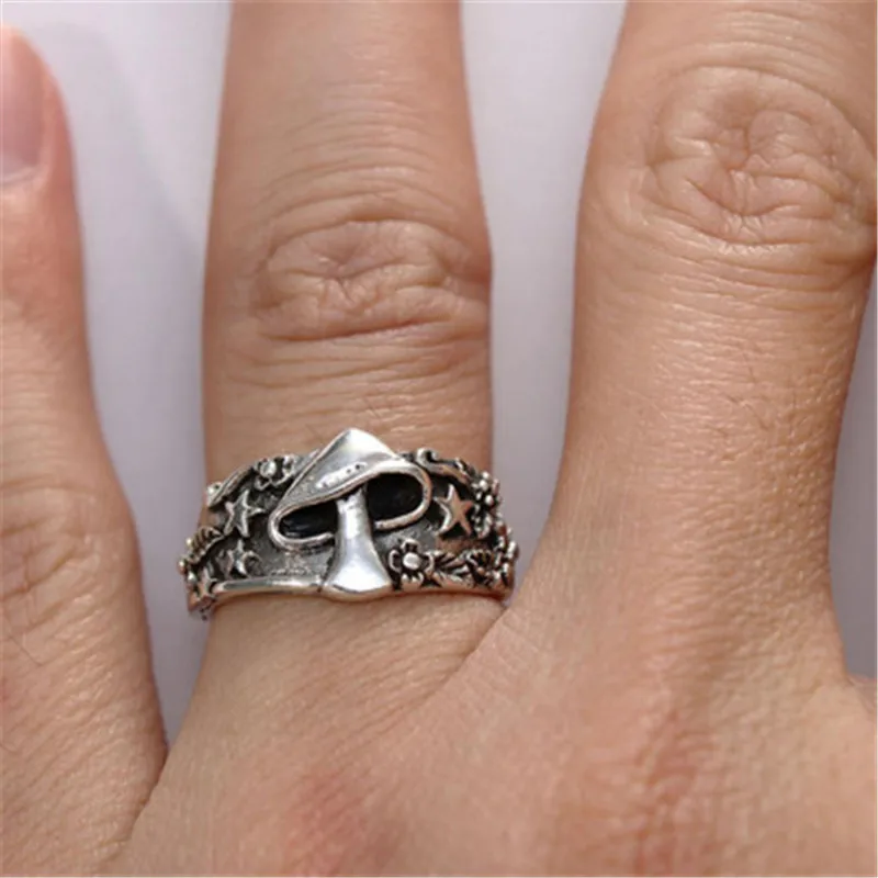 Vintage Star Flower Pattern Ring for Women Men Jewelry Femme Statement Retro Punk Hip Hop Biker Finger Party Night Club Ring
Vintage Star Flower Pattern Ring for Women Men Jewelry Femme Statement Retro Punk Hip Hop Biker Finger Party Night Club Ring