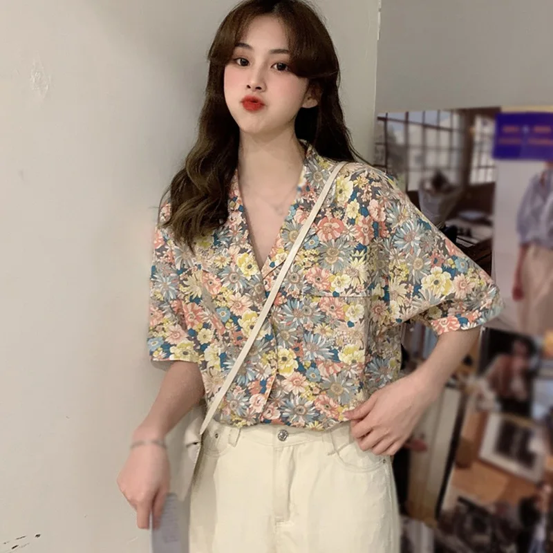 Women Floral Printed Notched Loose Tops Shirts Summer Short Sleeve Chiffon Ladies Blouse 2021'
Women Floral Printed Notched Loose Tops Shirts Summer Short Sleeve Chiffon Ladies Blouse 2021'