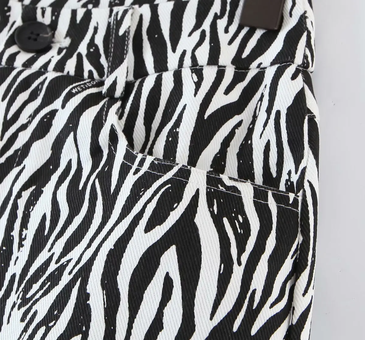 Vintage Denim Pants woman Full Length Autumn winter women's fashion Leopard Animal Print slim jeans pants Female jeans trousers
Vintage Denim Pants woman Full Length Autumn winter women's fashion Leopard Animal Print slim jeans pants Female jeans trousers