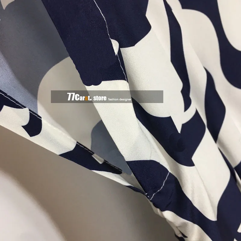 high end fashion women dresses summer 2021 wave striped print logo sleeveless o-neck pleated mini sexy dress branded clothes S-L
high end fashion women dresses summer 2021 wave striped print logo sleeveless o-neck pleated mini sexy dress branded clothes S-L