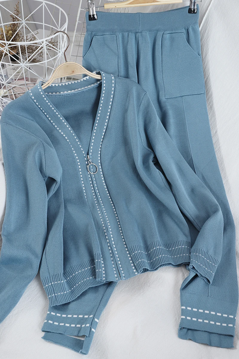2021 Spring New Knitting Suit Women's Zipper Fashion V-neck Top Casual Pants Dotted Line Two-Piece Set
2021 Spring New Knitting Suit Women's Zipper Fashion V-neck Top Casual Pants Dotted Line Two-Piece Set
