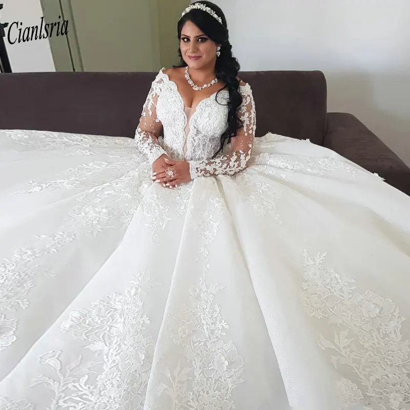 Gorgeous Off The Shoulder Pearls Plus Size Ball Gown Wedding Dress V-Neck Appliques Lace Long Sleeve Dubai Arabic Bridal Gown
Gorgeous Off The Shoulder Pearls Plus Size Ball Gown Wedding Dress V-Neck Appliques Lace Long Sleeve Dubai Arabic Bridal Gown