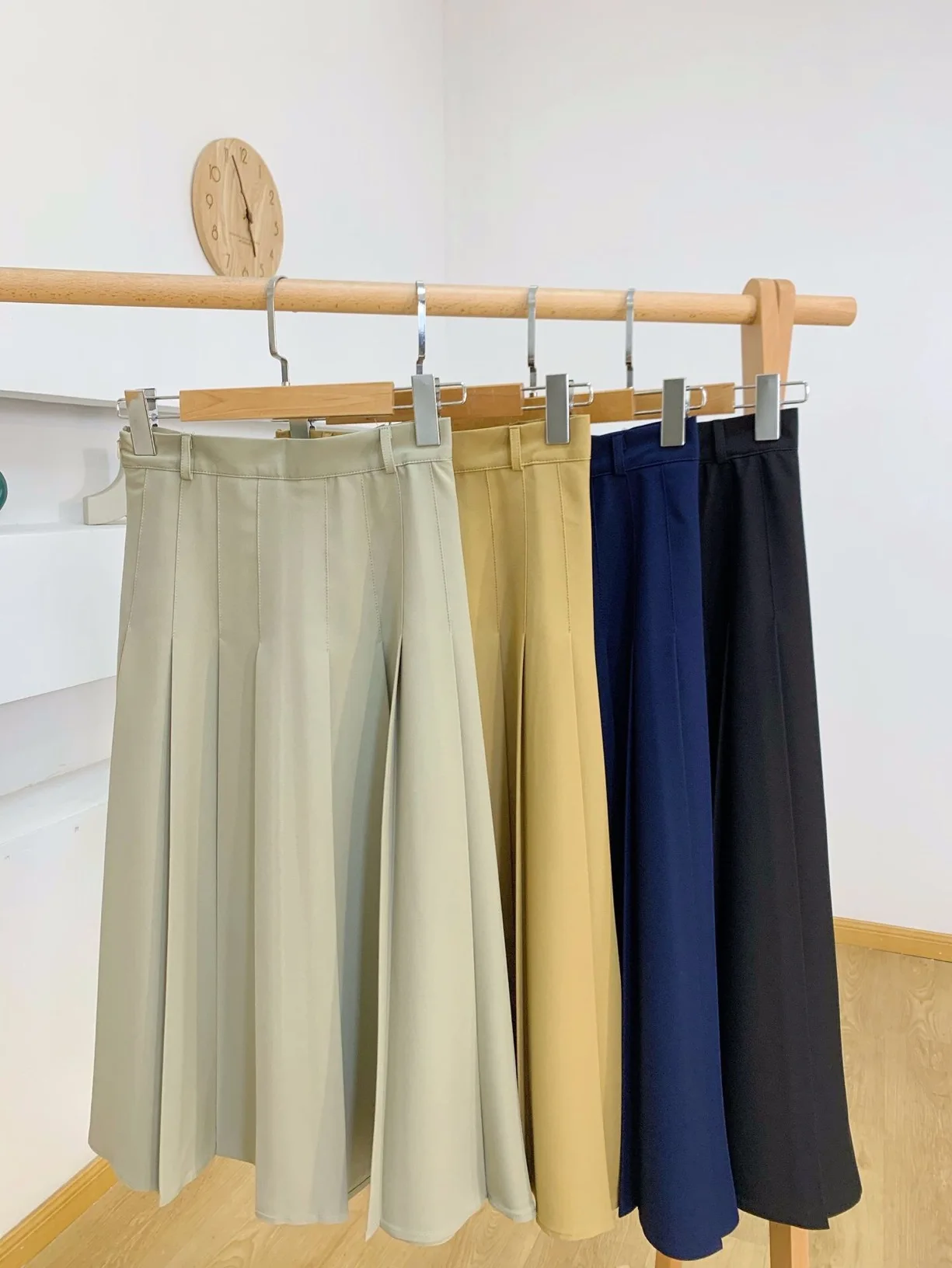 Concise Commuting Stereo Multi - Piece Cutting High Waist To Show Thin A Word In The Long Vertical Feeling Pleated Skirt Women
Concise Commuting Stereo Multi - Piece Cutting High Waist To Show Thin A Word In The Long Vertical Feeling Pleated Skirt Women