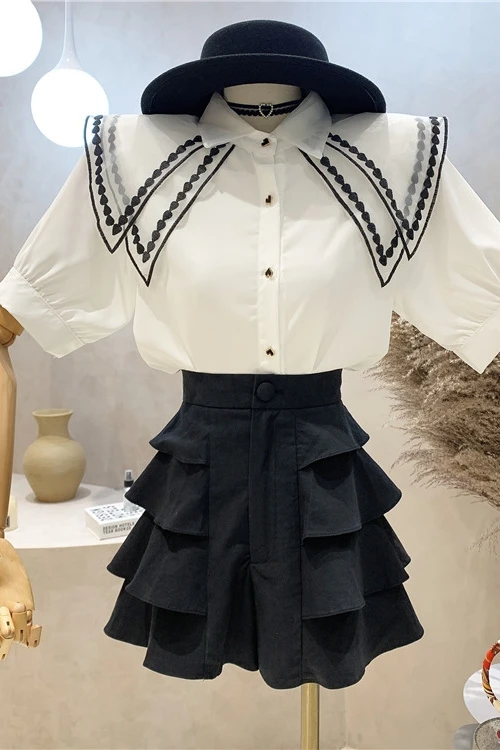 2021 Summer Women Black High Waisted Ruffles Shorts Skirts Female Casual Culottes Stitching Multi-Layer Wide Leg Short Pants
2021 Summer Women Black High Waisted Ruffles Shorts Skirts Female Casual Culottes Stitching Multi-Layer Wide Leg Short Pants
