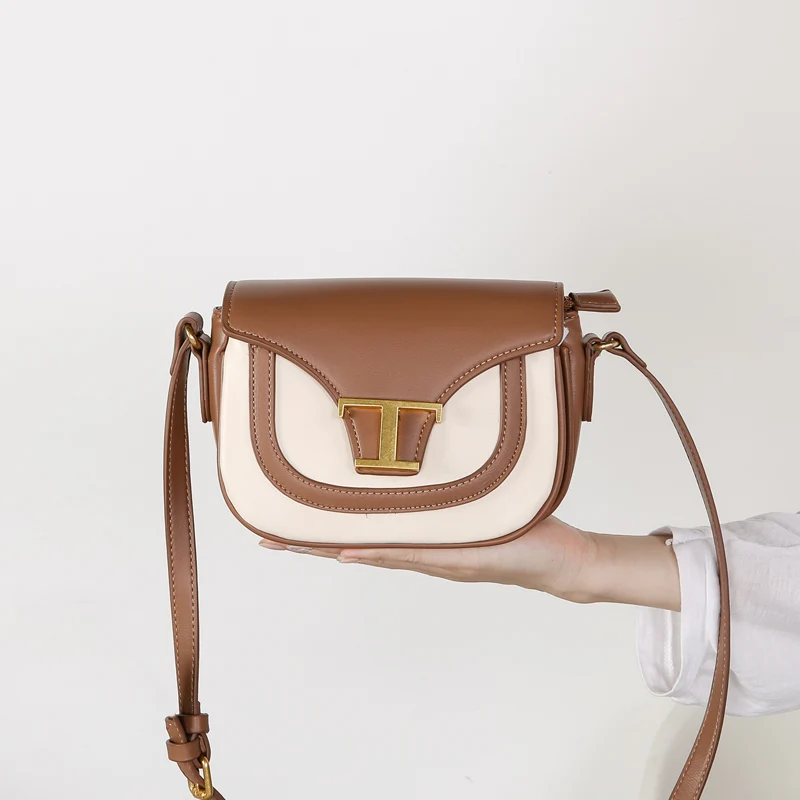 2021 New Letter Lock Shoulder Messenger All-match Saddle Bags Ladies Fashionable Purse Leather Stitching Crescent Bag for Women
2021 New Letter Lock Shoulder Messenger All-match Saddle Bags Ladies Fashionable Purse Leather Stitching Crescent Bag for Women