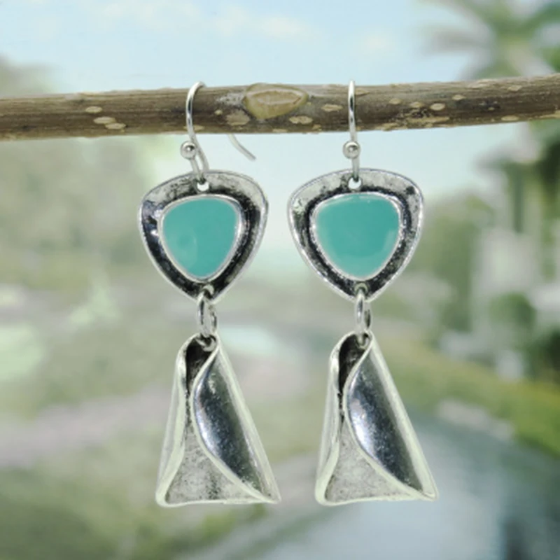 Vintage Triangle Green Stone Earings Fashion Jewelry 2020 Wholesale Chinese Earrings for Women Wind Chimes Earrings L5C046
Vintage Triangle Green Stone Earings Fashion Jewelry 2020 Wholesale Chinese Earrings for Women Wind Chimes Earrings L5C046