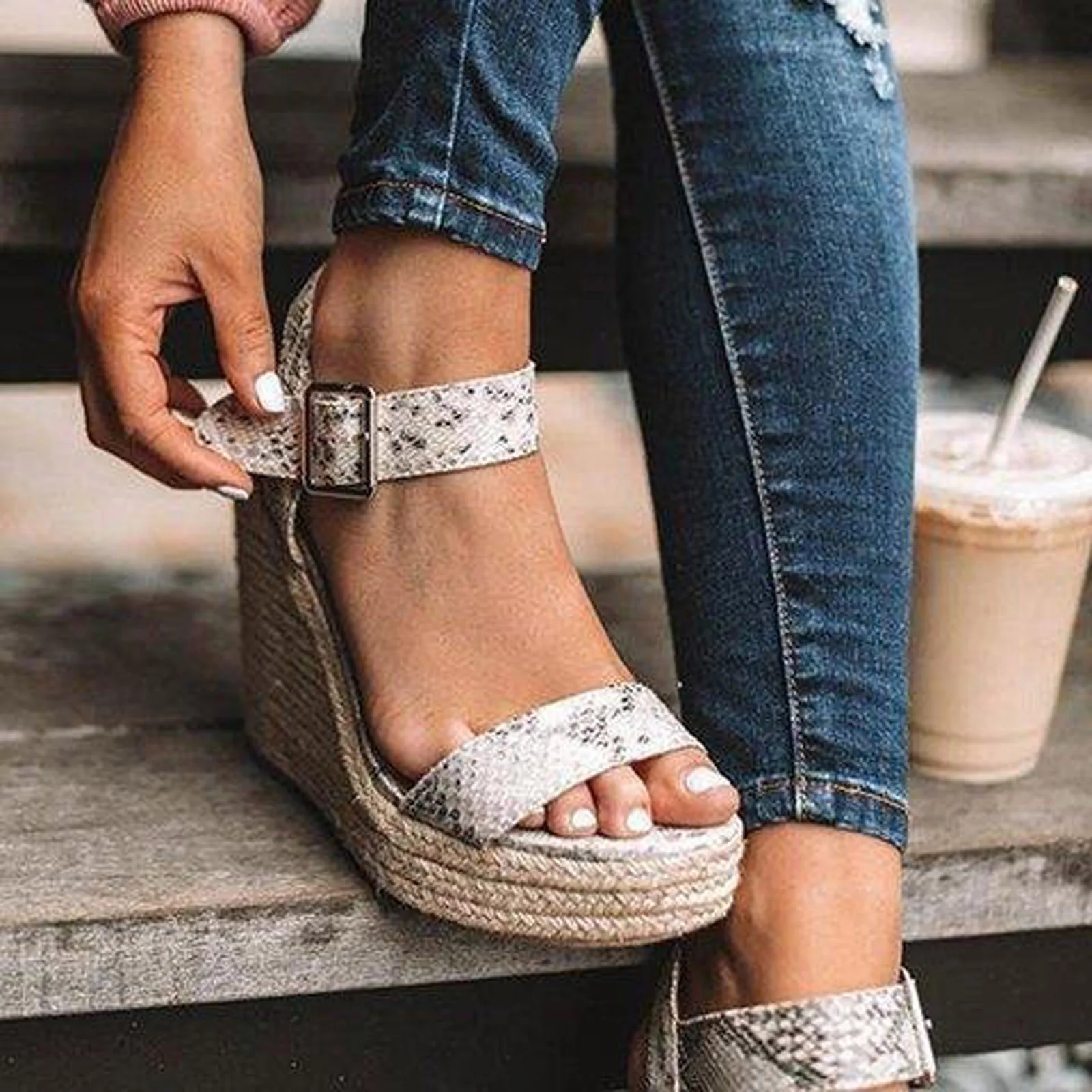 DAIGELO Women's Sandals Summer New Sandals Women's Large Size Spot Wedge Buckle Belt European American Open High Heel Lady Shoes
DAIGELO Women's Sandals Summer New Sandals Women's Large Size Spot Wedge Buckle Belt European American Open High Heel Lady Shoes