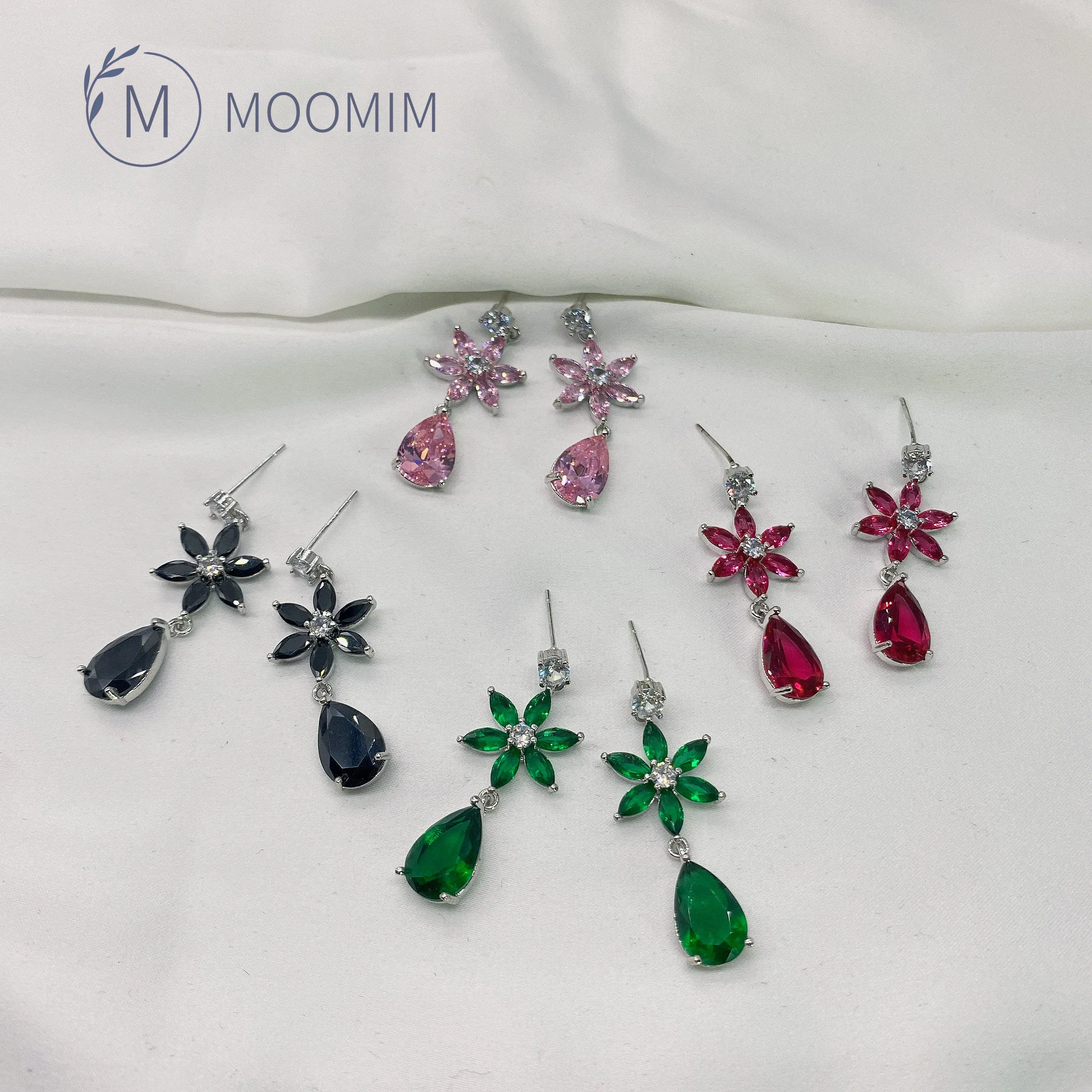Emerald Ruby Crystal Water Drop Cubic Zirconia Dangle Earrings Exquisite Elegant Fully Shining Evening Party Jewelry for Women
Emerald Ruby Crystal Water Drop Cubic Zirconia Dangle Earrings Exquisite Elegant Fully Shining Evening Party Jewelry for Women