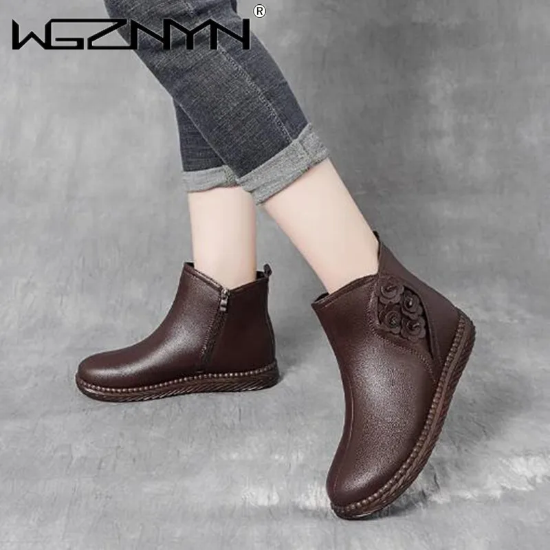 NEW Women Autumn Winter Retro Boots Rubber Leather Female Shoes Retro Wedges Platform Ankle Boots Woman Flat with Flower 2022
NEW Women Autumn Winter Retro Boots Rubber Leather Female Shoes Retro Wedges Platform Ankle Boots Woman Flat with Flower 2022
