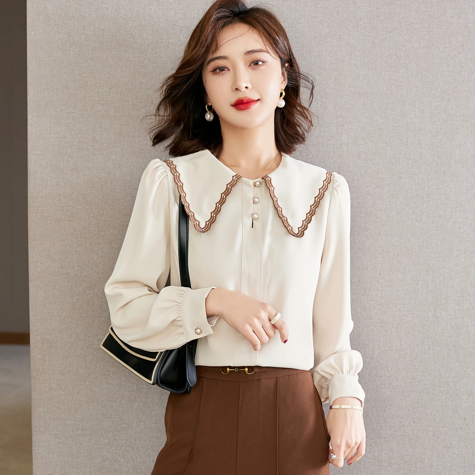 Simgent Women Vintage Blouse Chiffon Peter Pan Collar Embroidery Shirts Elegant Office Lady Tops 2022 New Fashion SG1122012
Simgent Women Vintage Blouse Chiffon Peter Pan Collar Embroidery Shirts Elegant Office Lady Tops 2022 New Fashion SG1122012