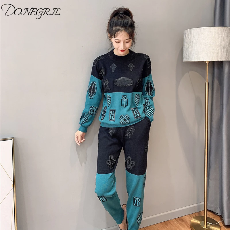2020 Autumn Women Embroidery Letter Spell Color Knitted Sweaters+ Pants Knitting Tracksuit Suits 2-piece Ladies Clothing Sets
2020 Autumn Women Embroidery Letter Spell Color Knitted Sweaters+ Pants Knitting Tracksuit Suits 2-piece Ladies Clothing Sets