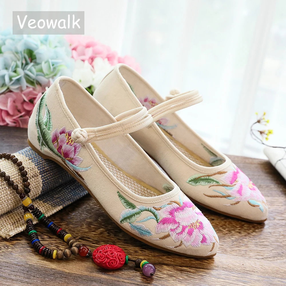 Veowalk Vintage Chinese Embroidered Women Canvas Pointed Ballet Flats Instep Belt Ladies Casual Comfort Old Beijing Shoes
Veowalk Vintage Chinese Embroidered Women Canvas Pointed Ballet Flats Instep Belt Ladies Casual Comfort Old Beijing Shoes