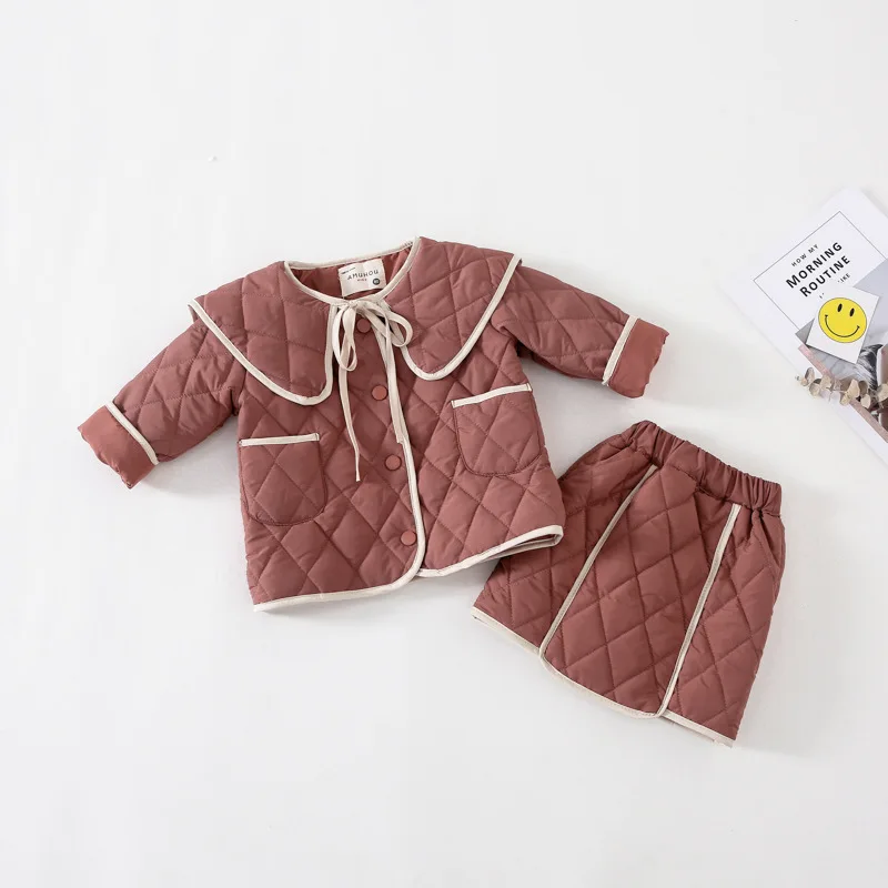 Высококачественный комплект детской одежды DFXD, новинка 2020, зимнее хлопковое Стеганое пальто и юбка для девочек, комплект из двух предметов, одежда принцессы, комплекты одежды для девочек
Высококачественный комплект детской одежды DFXD, новинка 2020, зимнее хлопковое Стеганое пальто и юбка для девочек, комплект из двух предметов, одежда принцессы, комплекты одежды для девочек