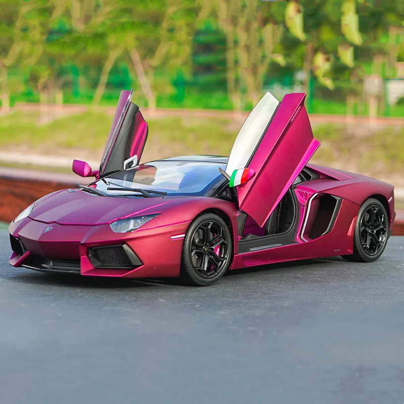 1/18 Lamborghini LP700-4 alloy casting car model collection decoration holiday gift
1/18 Lamborghini LP700-4 alloy casting car model collection decoration holiday gift